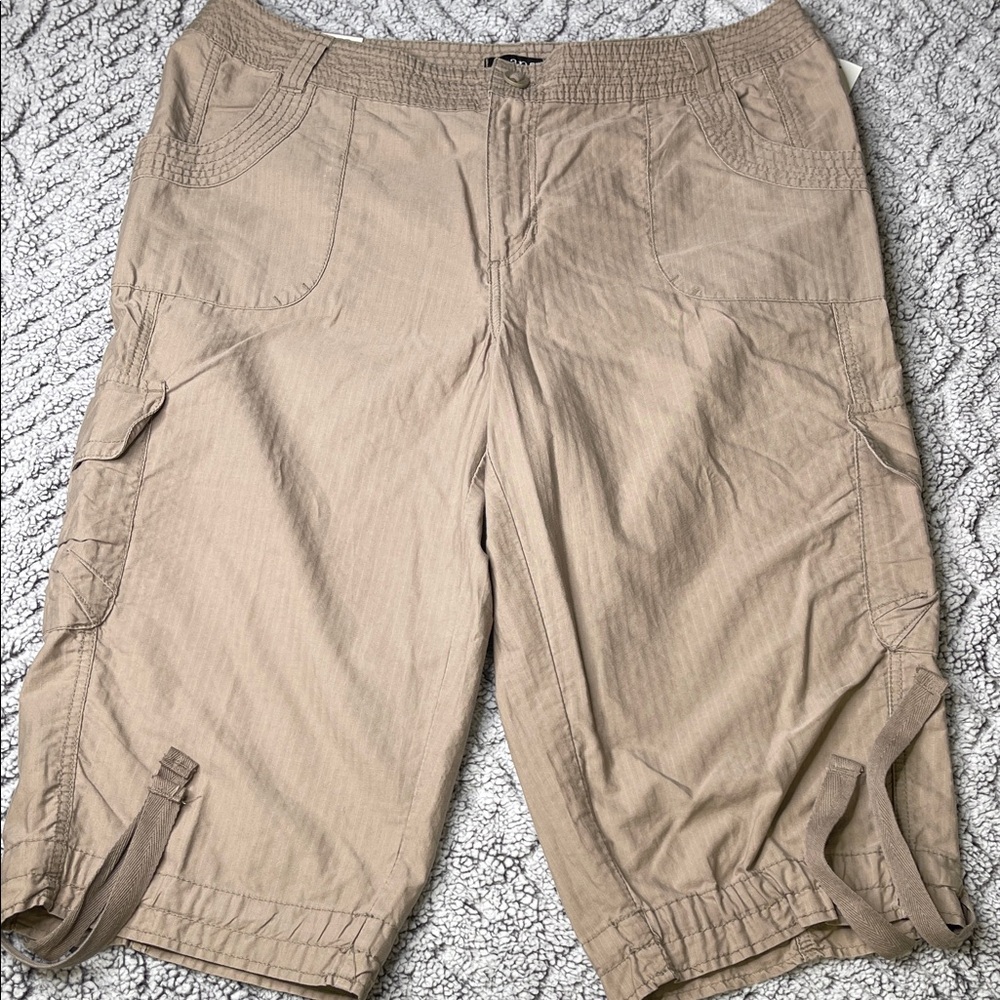a.n.a Women's Tan Capris